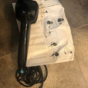 Self-curling iron that makes perfect ringlets.